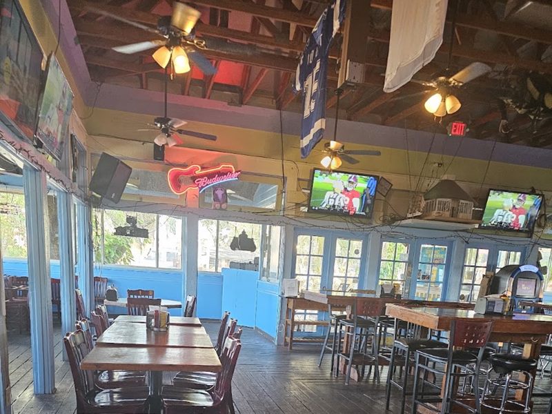 Keith's Oaks Bar & Grill interior